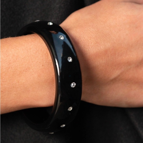paparazzi Jewelry - Perfect Paradigm - White Bracelet